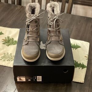 Women's Gray Winter Boots